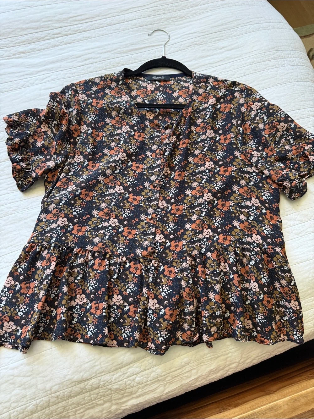 100% Silk Romantic Madewell navy/ pink Floral Button-Front Peplum Top